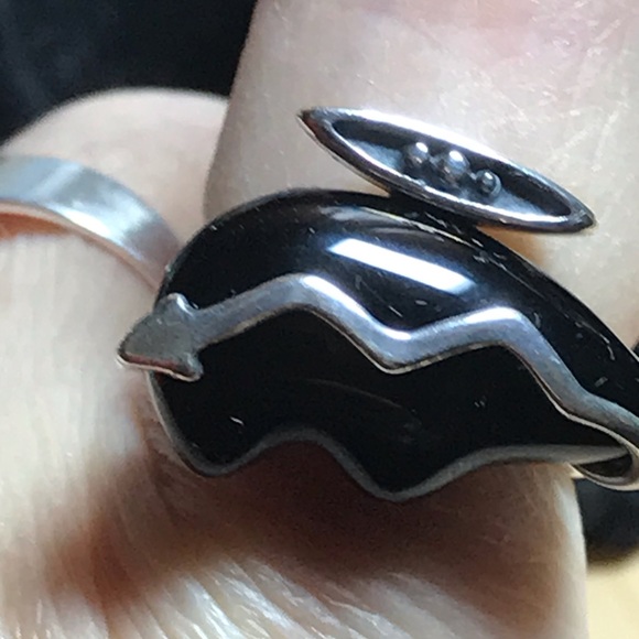 Native Sterling an onyx bear ring - Picture 4 of 5